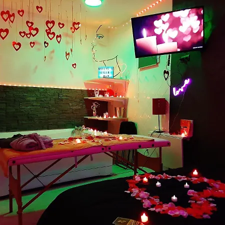 La Loveromantique Chez Loveroomtoulon, Parking Et Wifi Gratuits * Τουλόν