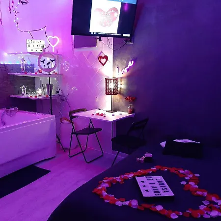 La Loveromantique Chez Loveroomtoulon, Parking Et Wifi Gratuits Τουλόν