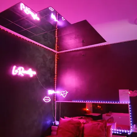 Lägenhet La Loveromantique Chez Loveroomtoulon, Parking Et Wifi Gratuits *