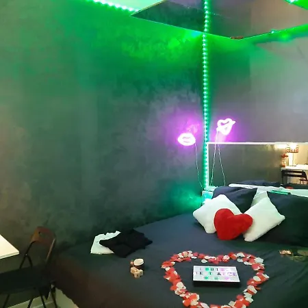 Διαμέρισμα La Loveromantique Chez Loveroomtoulon, Parking Et Wifi Gratuits *