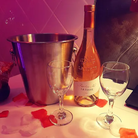 La Loveromantique Chez Loveroomtoulon, Parking Et Wifi Gratuits Διαμέρισμα Τουλόν