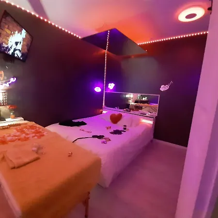 La Loveromantique Chez Loveroomtoulon, Parking Et Wifi Gratuits