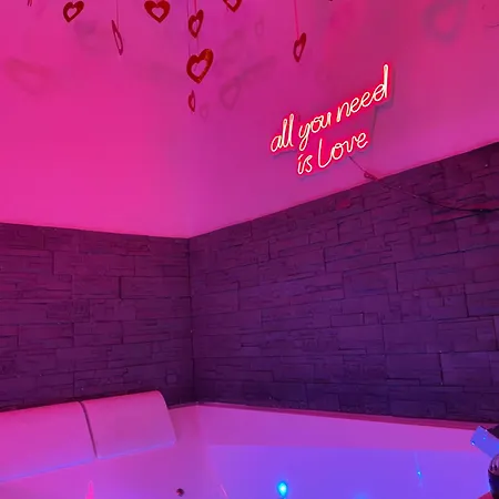 Διαμέρισμα La Loveromantique Chez Loveroomtoulon, Parking Et Wifi Gratuits